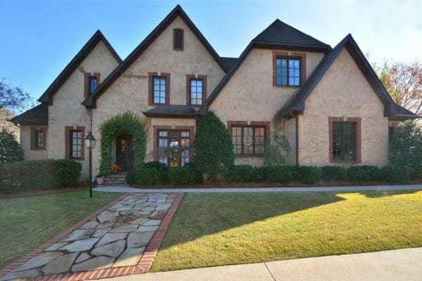 Home with Pine Straw in Landscape Beds